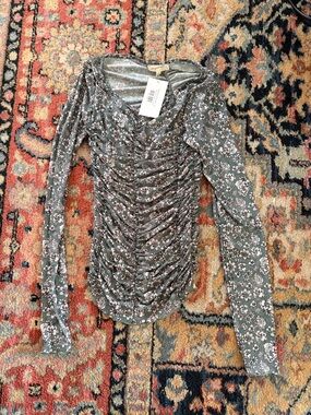 Mystree Gray-Green Floral Ruched Long Sleeve Top